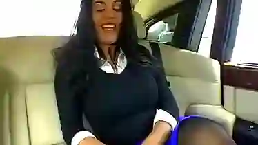Пошлая шлюшка в чулках