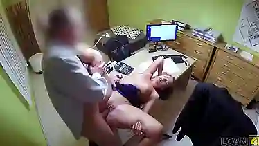 Попала на работу через постель с начальником
