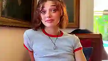 Студентка пристаёт к парню с сексом, требуя член большой быстрее достать