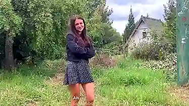 За деньги деревенская баба даже в жопу дала незнакомцу и трахается с ним в тачке сразу